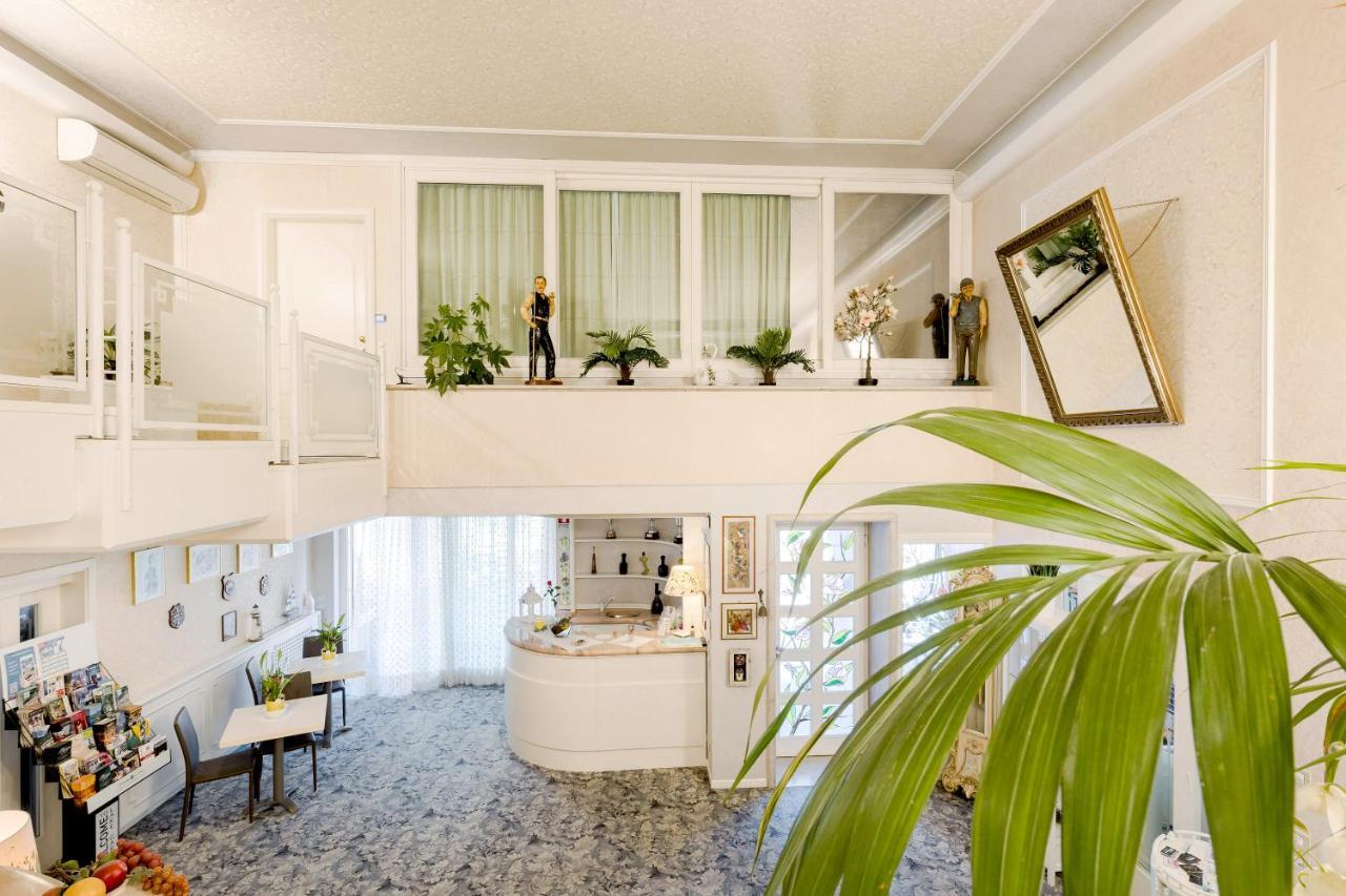 Hotel Villa Lilla Desenzano del Garda Kültér fotó