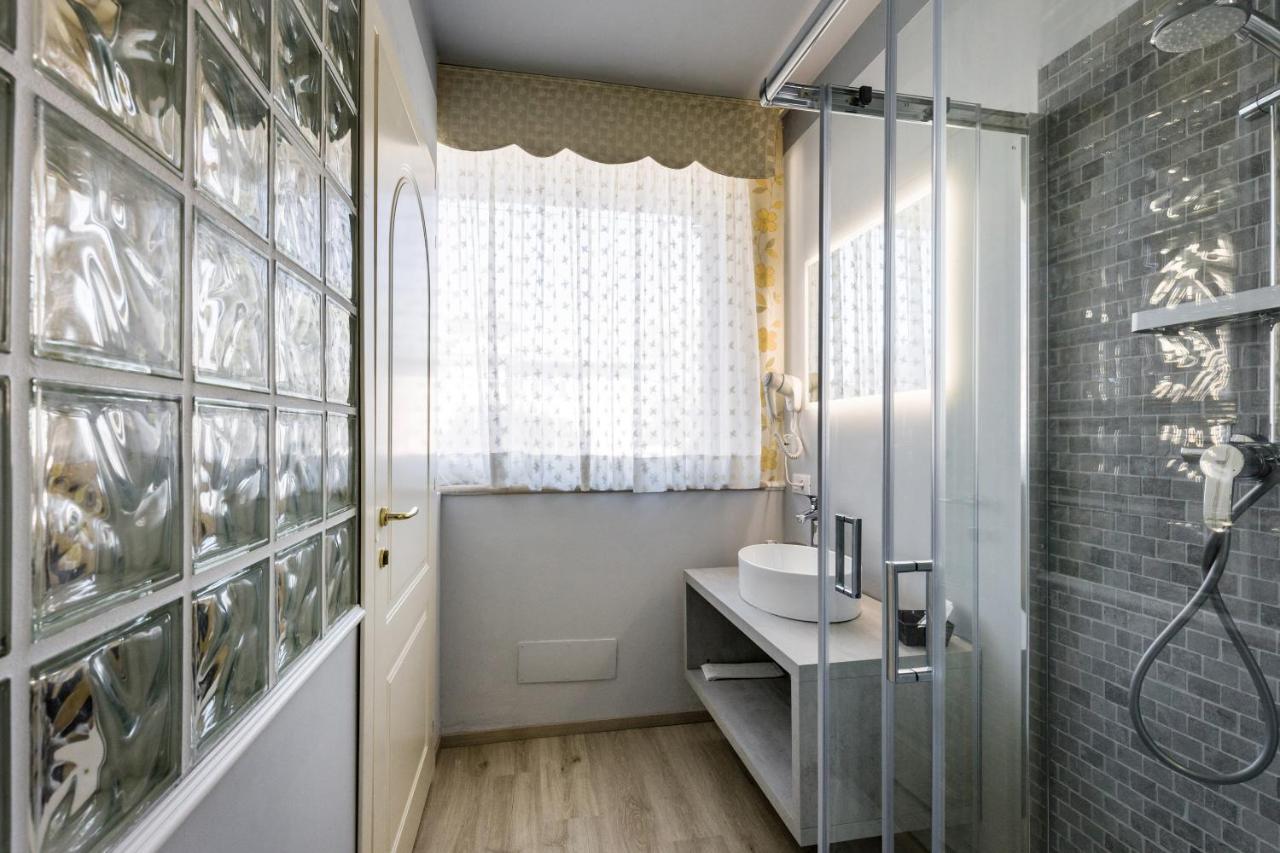 Hotel Villa Lilla Desenzano del Garda Kültér fotó