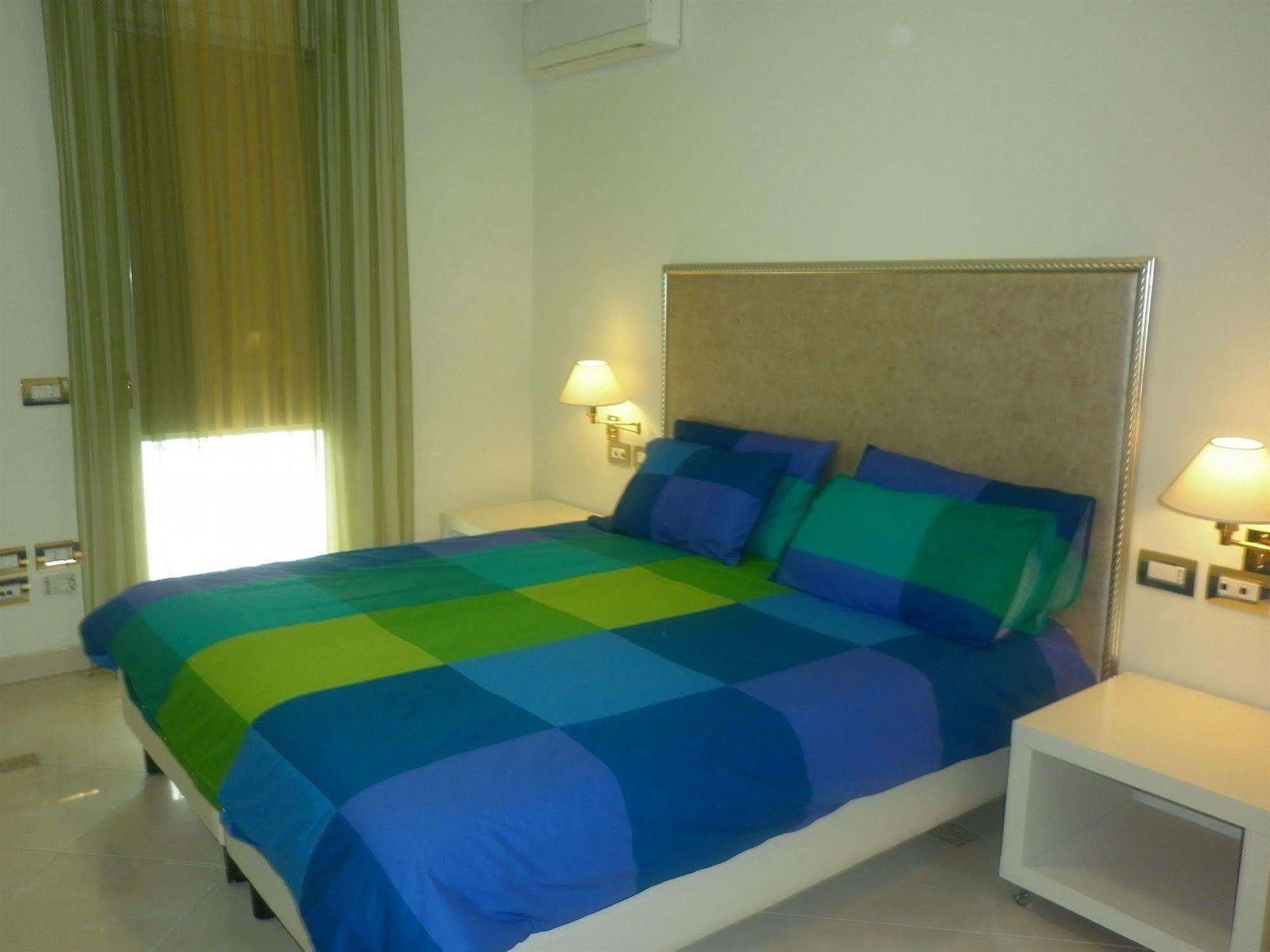 Hotel Villa Lilla Desenzano del Garda Kültér fotó